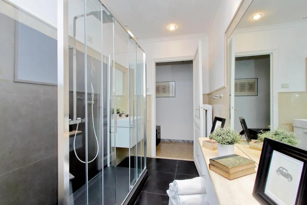 4Bnb - Tiberina Spacious Apartment 로마