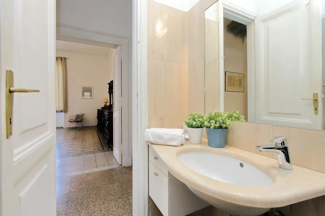 4Bnb - Tiberina Spacious Apartment 로마